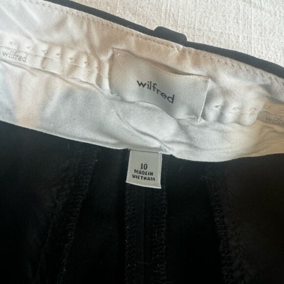 Two Aritzia Wilfred The Effortless Short High Waisted - Picture 2 of 5